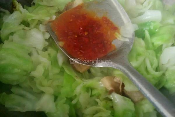 油渣炒白菜的做法图解4