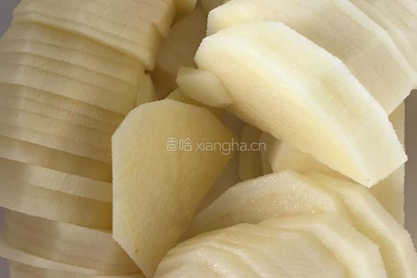 炖土豆片的做法图解1