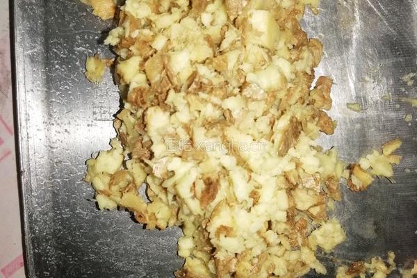 私房新鲜皮蛋瘦肉粥的做法图解2