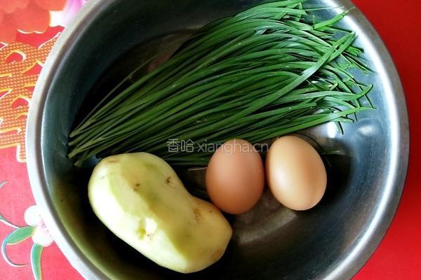 土豆鸡蛋韭菜素馅包子的做法图解1