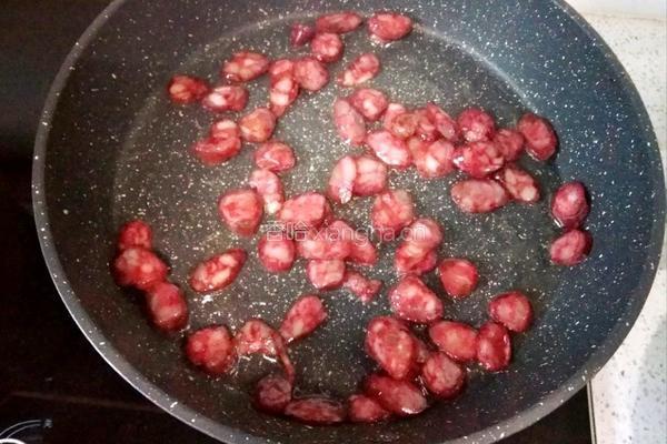 荷兰豆炒腊肠的做法图解3