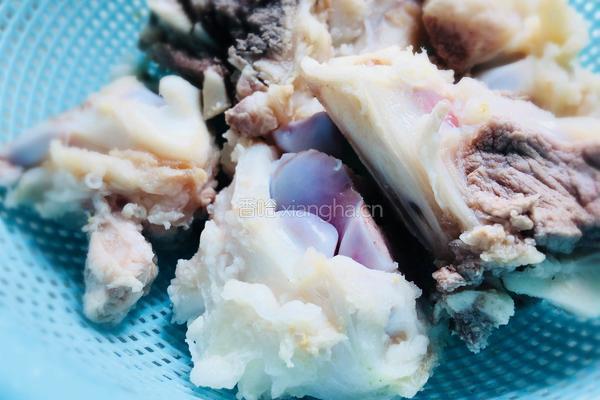 莲子雪耳筒骨汤（清润补钙）的做法图解4
