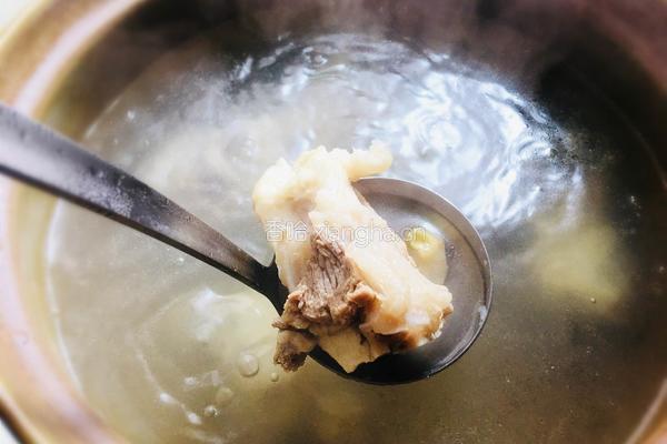 莲子雪耳筒骨汤（清润补钙）的做法图解6