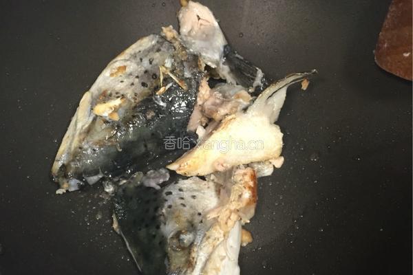 鱼头豆腐汤的做法图解2