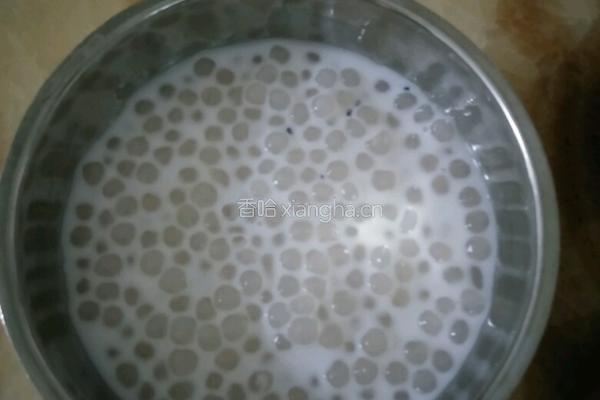 椰汁火龙果西米露的做法图解3