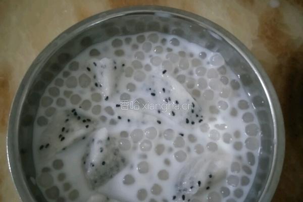 椰汁火龙果西米露的做法图解4