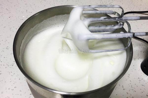 10寸蓝莓戚风蛋糕的做法图解2