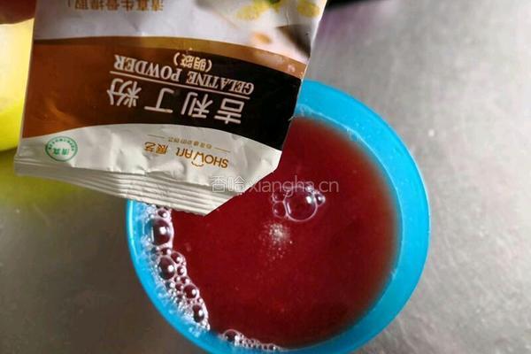 纯天然西瓜汁果冻儿的做法图解4
