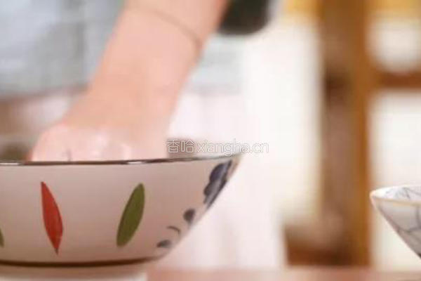 足球小圆子||美食世界杯,在绿茵场里吃一口冰镇"足球"压惊的做法图解3