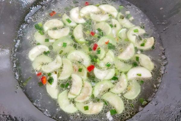 丝瓜豆付木耳汤的做法图解6