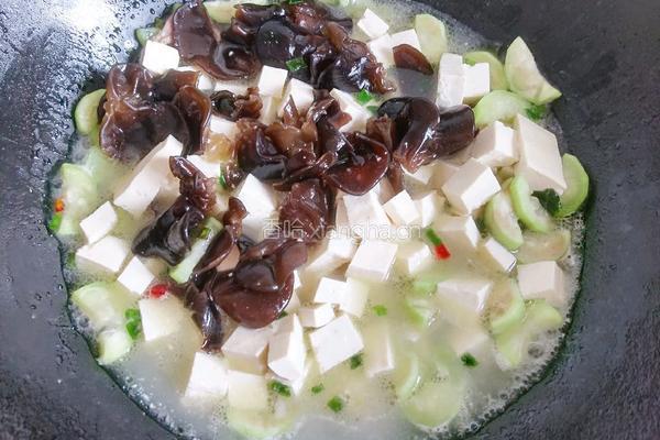 丝瓜豆付木耳汤的做法图解7