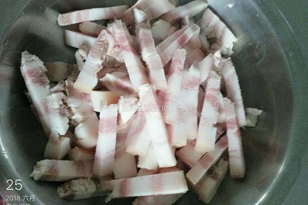 菠萝红烧肉的做法图解1