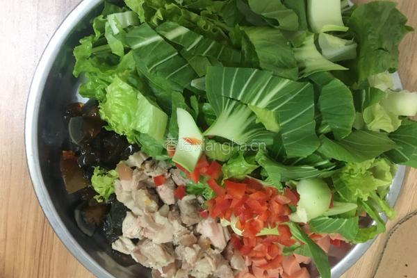 皮蛋瘦肉粥。的做法图解1
