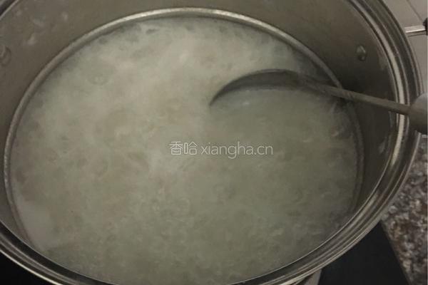 皮蛋瘦肉粥。的做法图解2