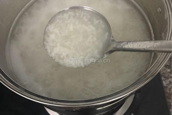 皮蛋瘦肉粥。的做法图解3