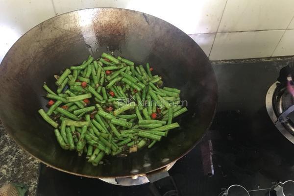 橄榄辣豆角的做法图解5