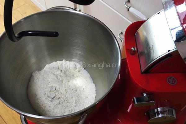 麦香红枣芝麻包的做法图解1