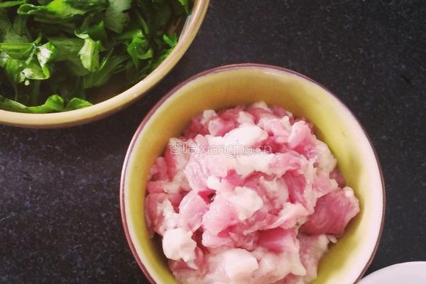 芹菜瘦肉粥的做法图解2