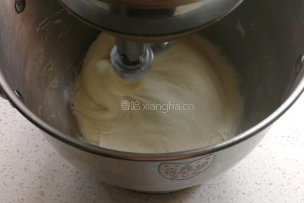 烤肠花边培根披萨的做法图解1