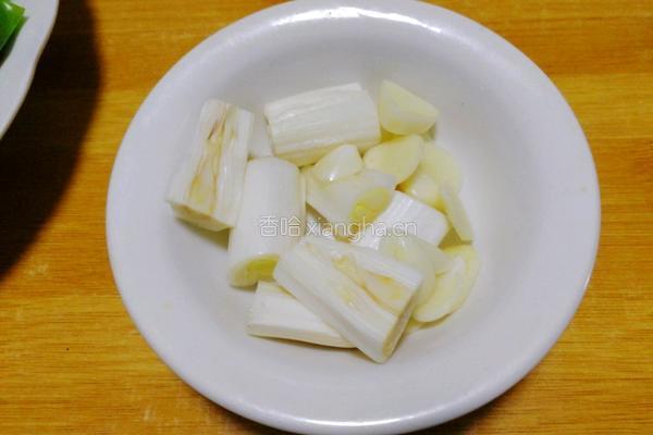 辣子炒鸡丁的做法图解4