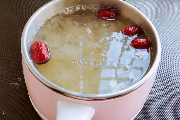 银耳莲子红枣汤的做法图解5