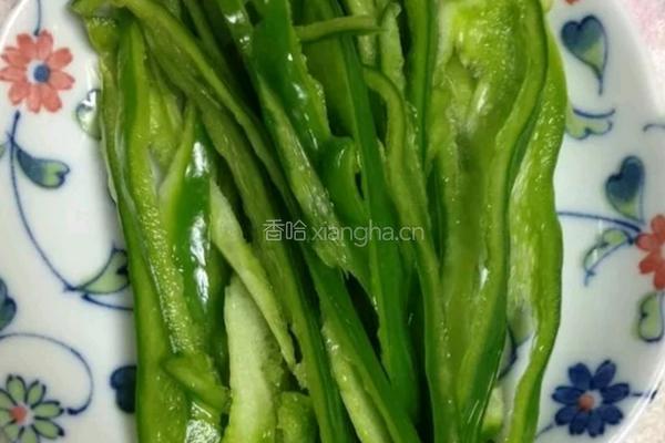 鸭蛋黄土豆丝的做法图解3
