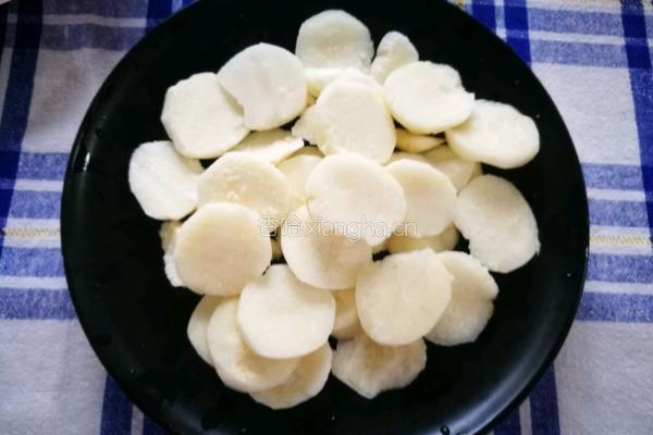 马蹄炒鸡肉的做法图解1