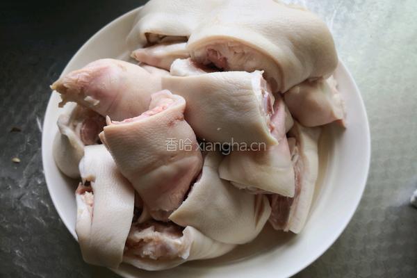 黄豆烧猪蹄的做法图解2