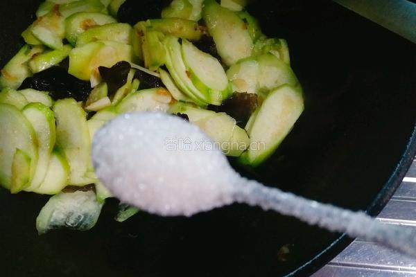 毛豆木耳烧丝瓜的做法图解8