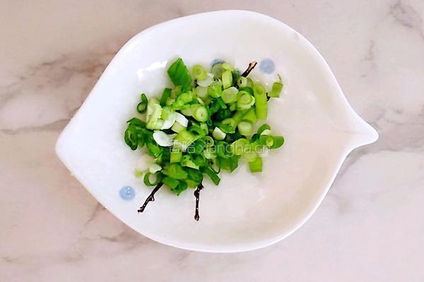 宝宝辅食之肉松鸡蛋饼的做法图解2