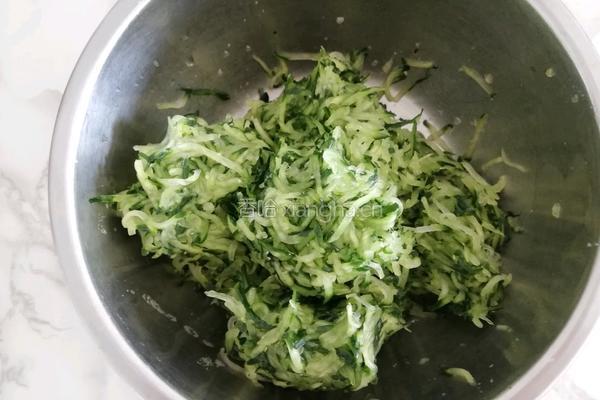黄瓜馅素饺子的做法图解6