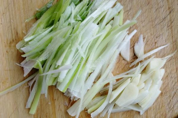 夏日清爽凉拌柠檬汁蔬菜鸡丝的做法图解3