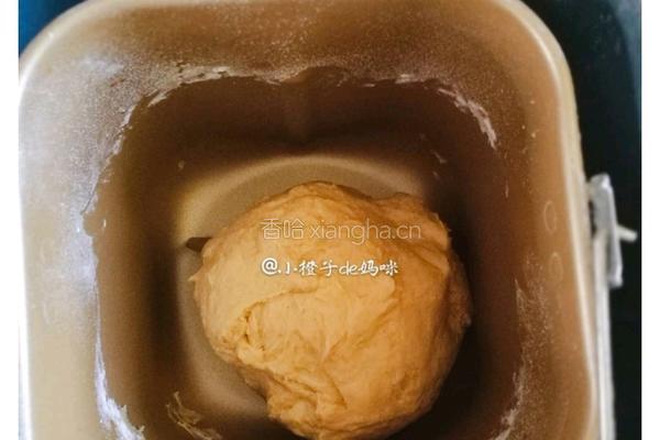 红糖坚果软欧包的做法图解3