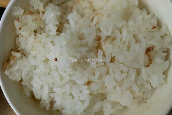 酱油炒米的做法图解1