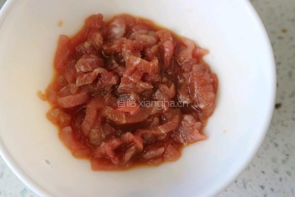 青椒肉丝鲜虾面的做法图解2