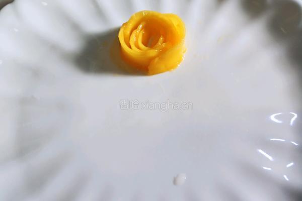 芒果玫瑰花的做法图解6