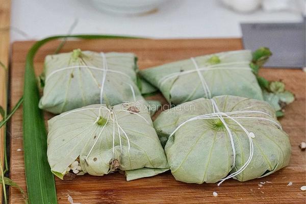 荷叶糯米鸡的做法图解5