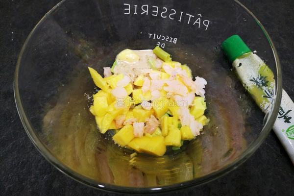 薯片牛油果大虾的做法图解3