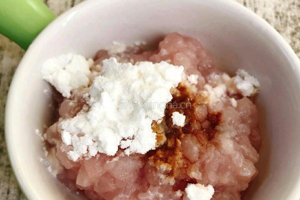 番茄肉酱菠菜面教学的做法图解2
