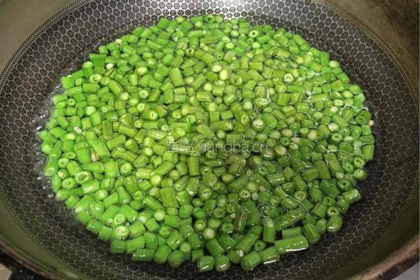 榄菜豆角肉末下饭菜的做法图解2