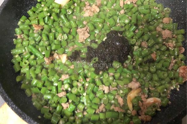榄菜豆角肉末下饭菜的做法图解6