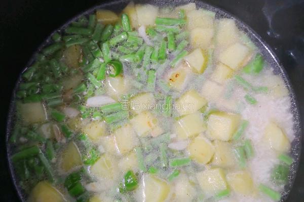 豇豆土豆焖饭的做法图解7