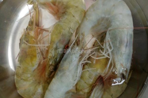 海鲜粥的做法图解1