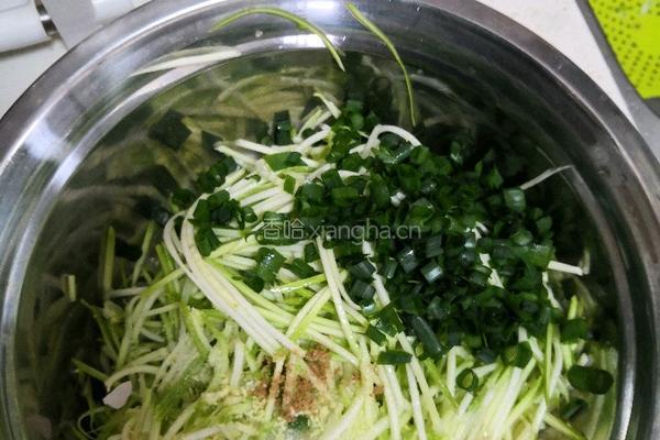 西葫芦火腿鸡蛋饼的做法图解1