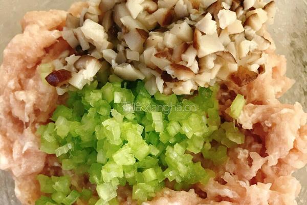 小米芹菜肉丸子的教学的做法图解9