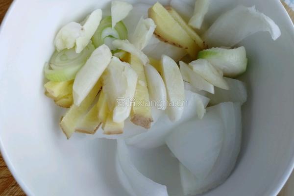 土豆烧牛肉的做法图解4