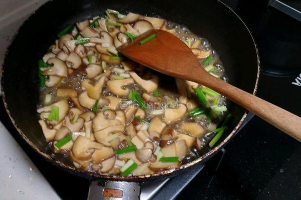 香菇炒鸡脯的做法图解6