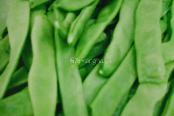 豆角炖窝瓜的做法图解1