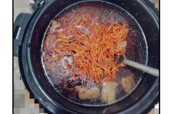 虫草花墨鱼排骨汤的做法图解4