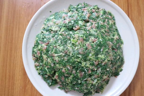 小白菜猪肉饺子的做法图解2